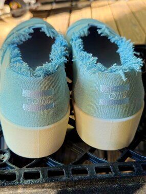 Toms Verona Slip On/Pastel Blue Washed Denim Fray NEW